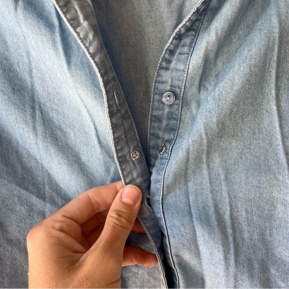 Cleo Light Blue Button Front Top XS | Casual Coastal Cowgirl Chambray Capsule - Picture 4 of 11
